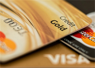 工行信用卡逾期可以协商减免违约金吗