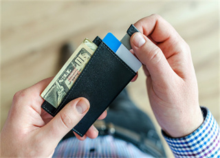  工资卡可以当自己的储蓄卡用吗