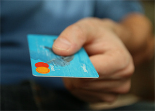 信用卡最低还款后显示未还清